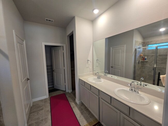 Building Photo - Fantastic in Fate!