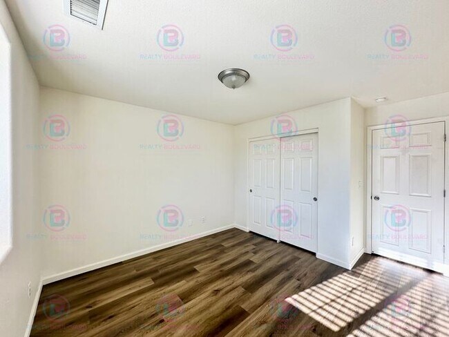 Building Photo - Spacious 4-Bedroom 3 Bath, 3 Car Garage Home with Loft, Living Room and Family Room Outdoor Kitch...