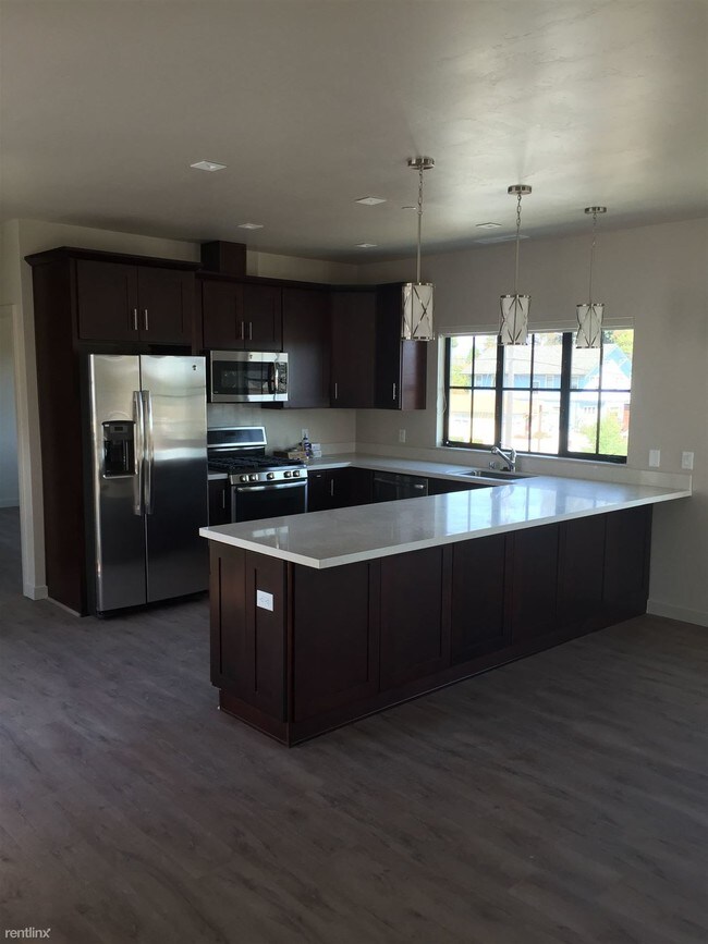 Building Photo - 1203 Mission St