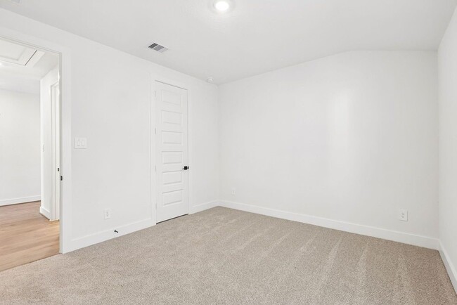 Building Photo - 2814 Clapbread Ln