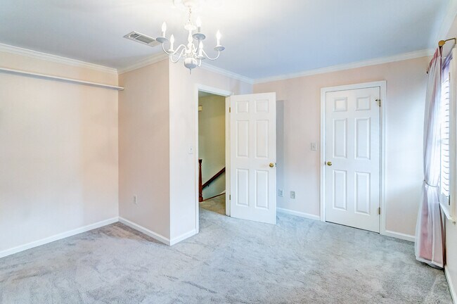 Building Photo - 8141 Oak Alley