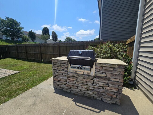 Building Photo - Charming 3BR + Bonus, 3BA Single-Family Ho...