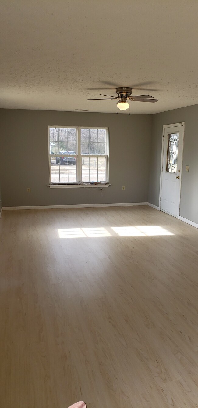 Building Photo - 220 Phillips St