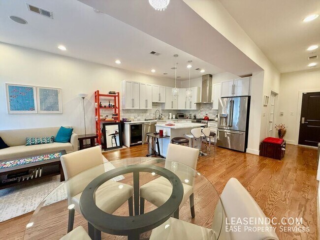 Building Photo - 2616 Garfield St NW