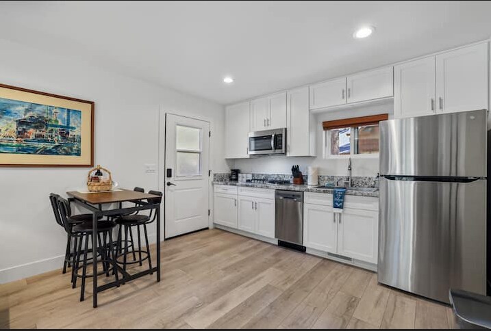 Building Photo - 1463 Ormsby Dr