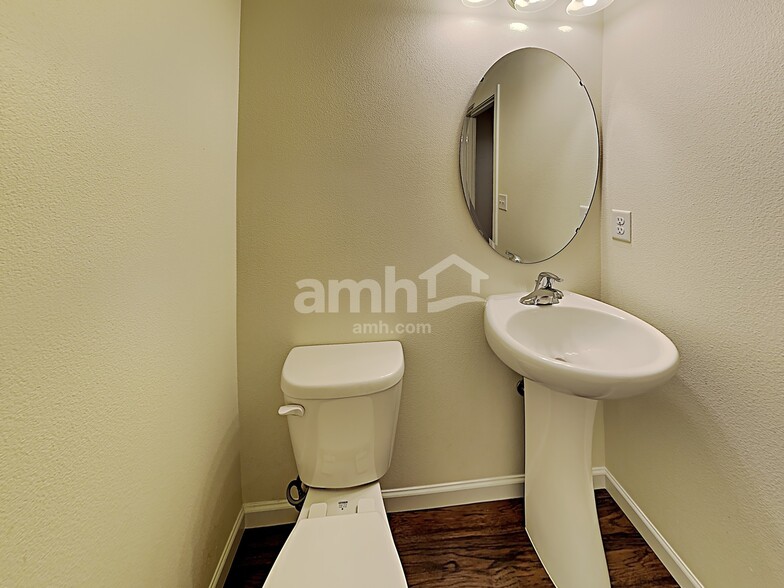 Building Photo - 1963 NW 22nd St