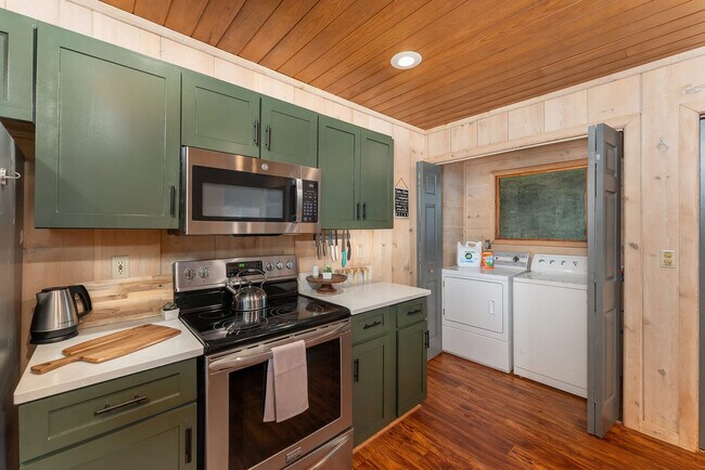 Building Photo - 401 Lookout Dr