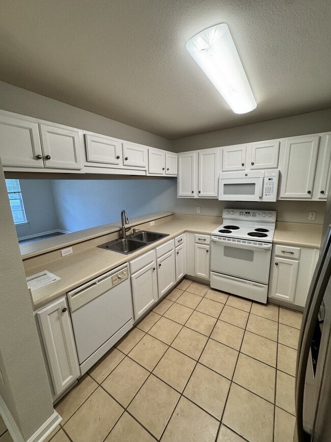 Building Photo - 4434 Gearhart Rd