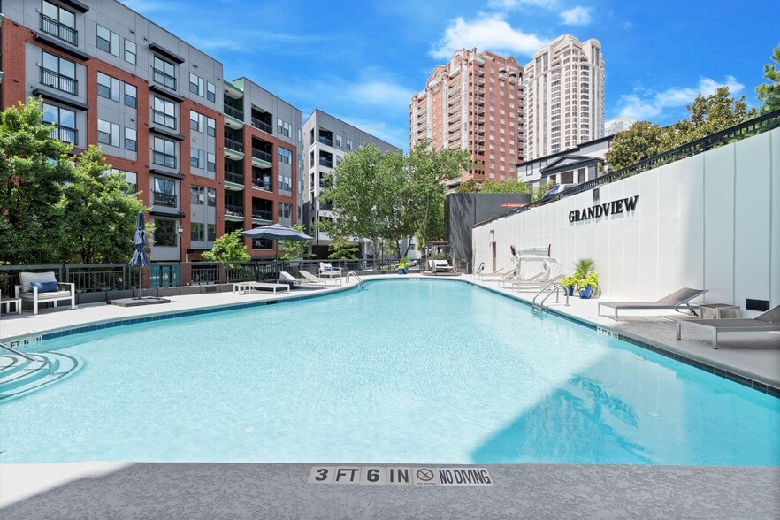 Building Photo - 3481 Lakeside Dr NE