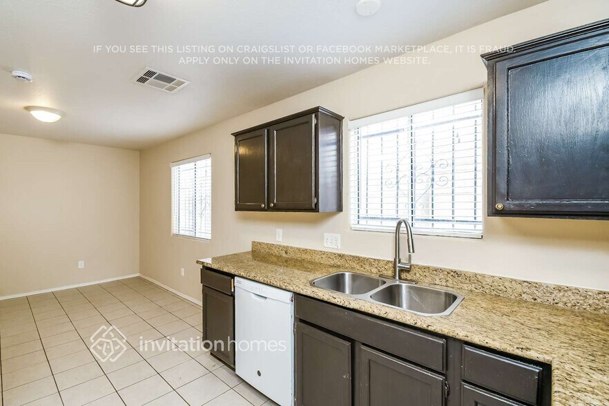 Building Photo - 2143 W Roeser Rd