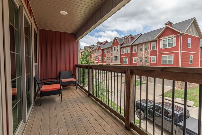 Building Photo - FIRST MONTH FREE!! Fully Furnished Condo!!  3 bedroom 2.5 bath minutes from the U of A!!!!