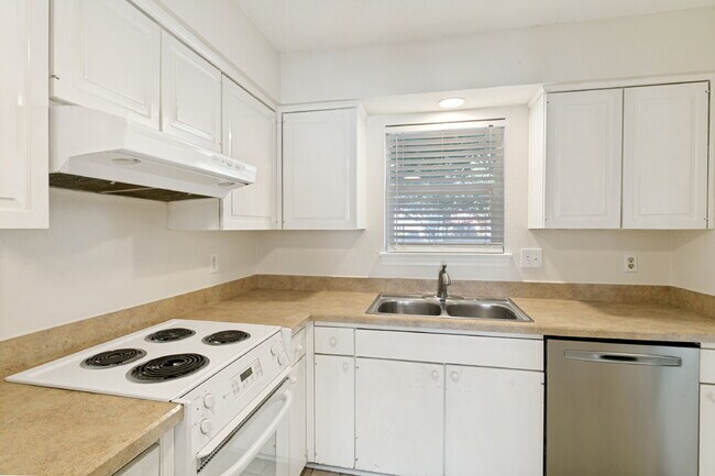 Building Photo - 1255 Roaring Springs Rd