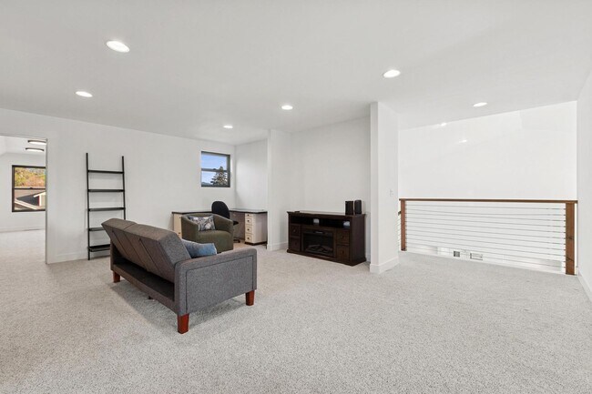 Building Photo - Whitefish Home in The Lakes