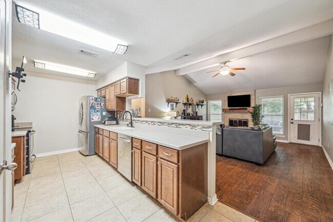 Building Photo - 6227 Creekside Ln