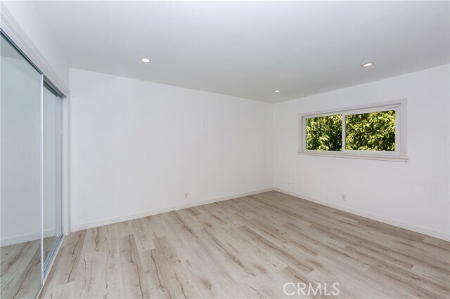 Building Photo - 232 W Linden Ave