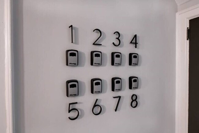 Building Photo - 518 Lamar Ave