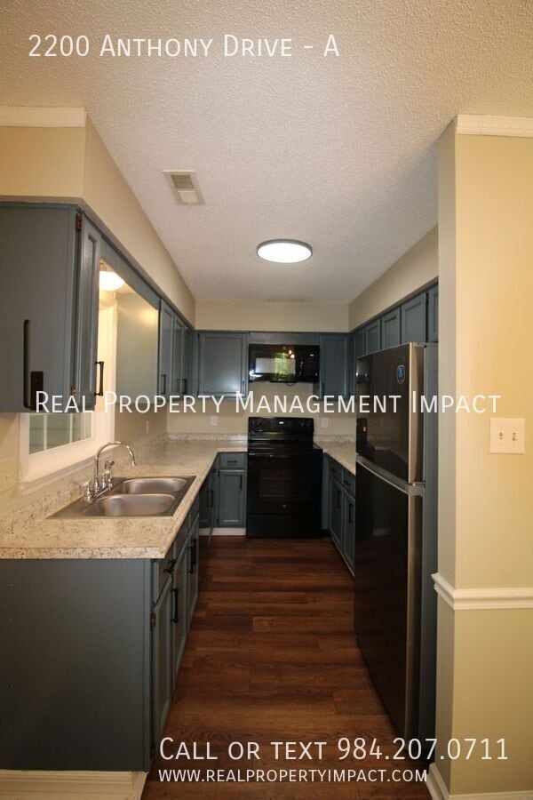 Building Photo - 2200 Anthony Dr