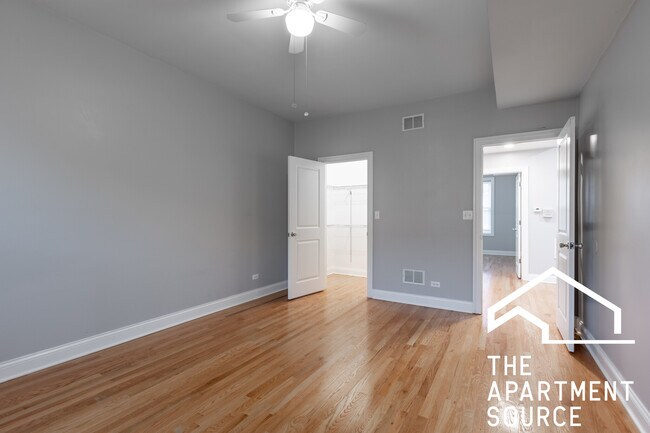 Building Photo - 4502 N Sheridan Rd