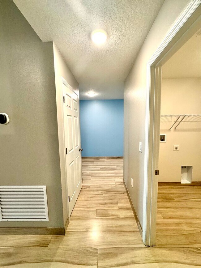 Building Photo - Beautiful 4-Bed, 2-Bath Home in a Prime Location!