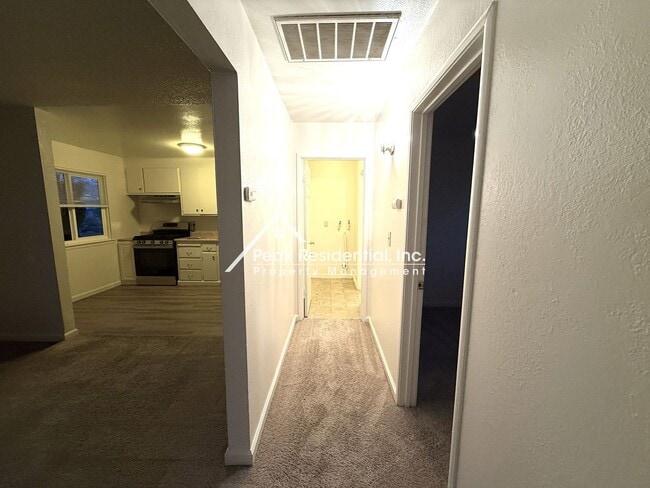 Building Photo - Wonderful 2bd/1ba Wheatland Duplex!