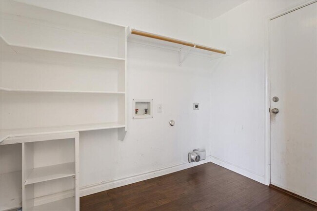 Building Photo - 1450 Newbury St