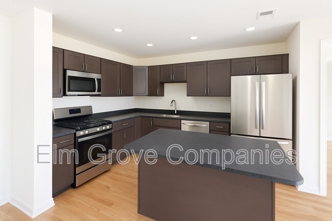 Building Photo - 5 5th St