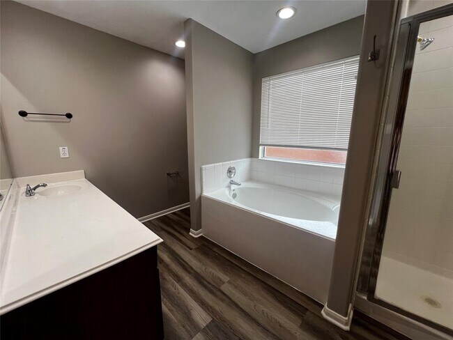 Building Photo - 2427 Halstead Dr