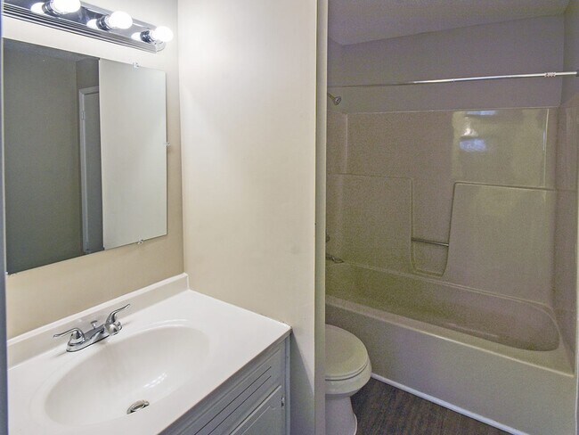 Building Photo - UPDATED 3 bed, 2 bath in Millington.