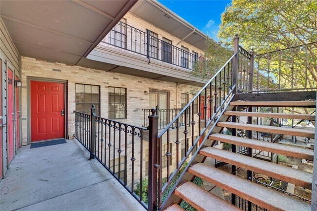 Building Photo - 2216 San Gabriel St