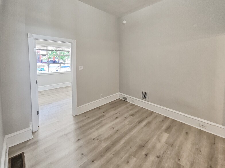 Building Photo - 637 N 32nd St