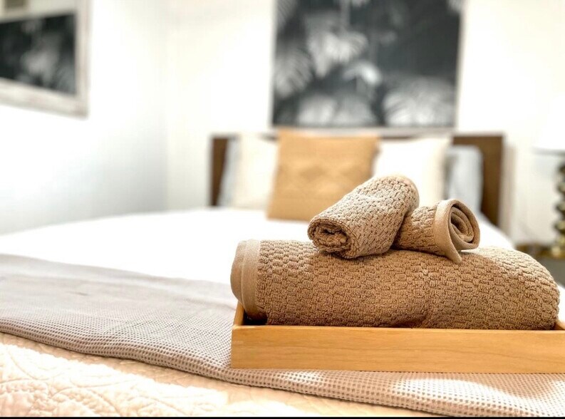 Building Photo - 2575 S Himes Ave