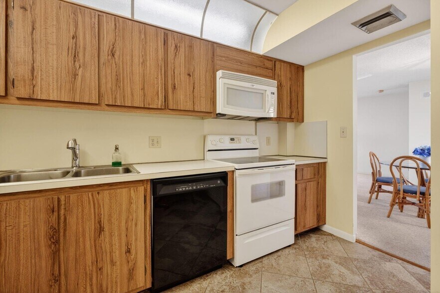 Building Photo - 100 Ocean Trail Way
