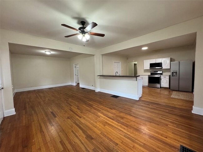 Building Photo - 1637 Columbia Dr