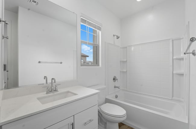 Building Photo - *Like Brand New Luxurious Modern 3 Bedroom 2 Bath Townhome in Warner Meadows!**