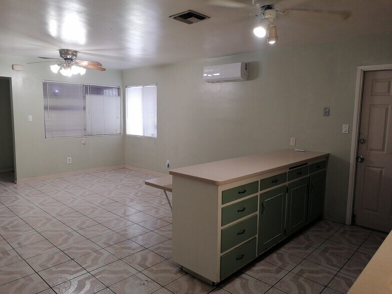 Building Photo - 708 Pinewood Ct