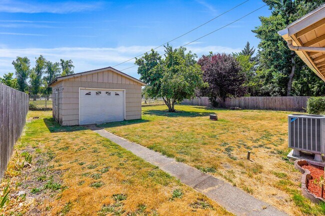 Building Photo - Well kept 3 bed, 1 bath in NE Salem