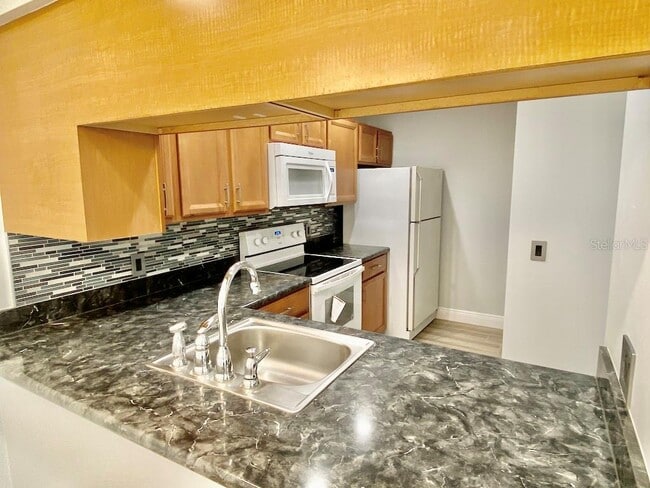 Building Photo - 6126 Curry Ford Rd