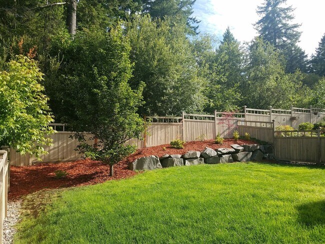 Building Photo - 4 Bedroom + Office in NE Lacey - Fully Fenced Yard and Minutes from freeway and JBLM - Available ...