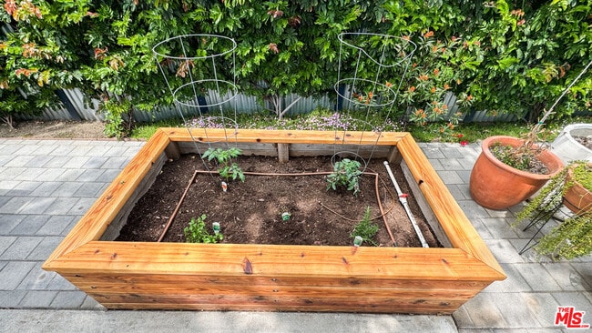 Building Photo - 3489 2nd Ave