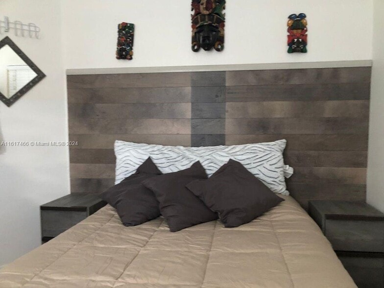 Building Photo - 8826 W Flagler St