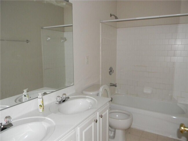 Building Photo - 157 Wallnut Hall Cir