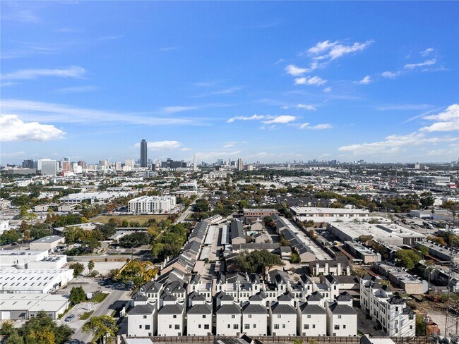 Building Photo - 3319 Beverly Frst Dr