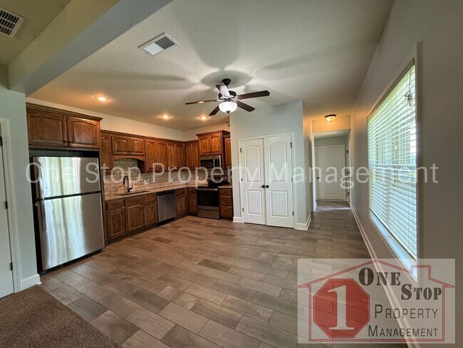 Building Photo - 3-Bedroom, 2.5-Bathroom in Platte City