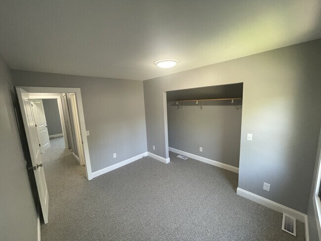 Building Photo - 128 Mann Ave