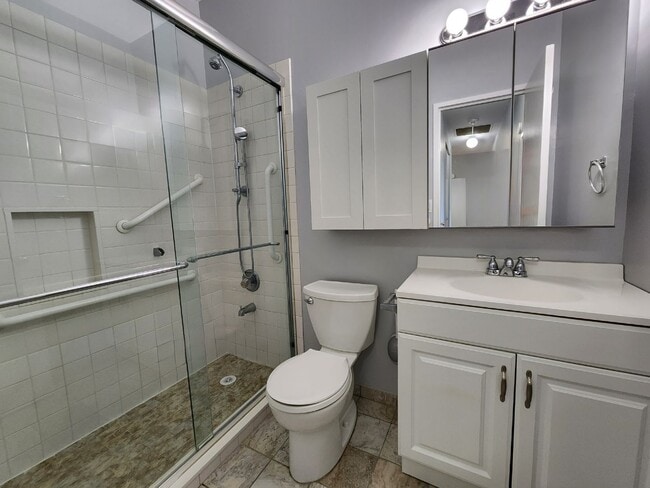 Building Photo - Live in the heart of Tenafly New Jersey