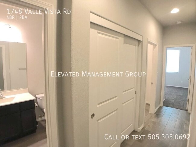 Building Photo - 1748 Valle Vista Rd NW