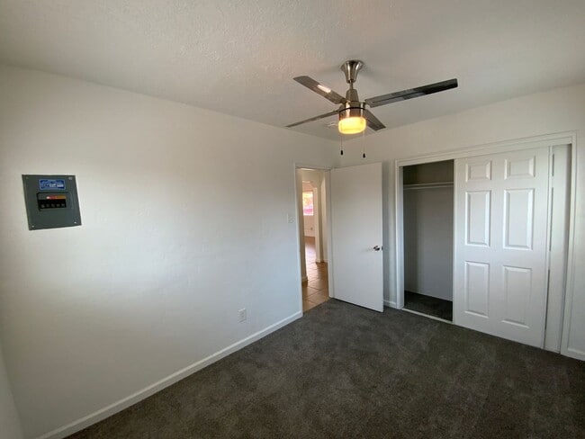 Building Photo - 2 Bedroom Single Story Home Available Near...