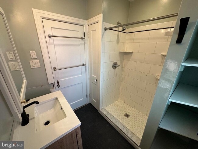 Building Photo - 817 N Harrison St