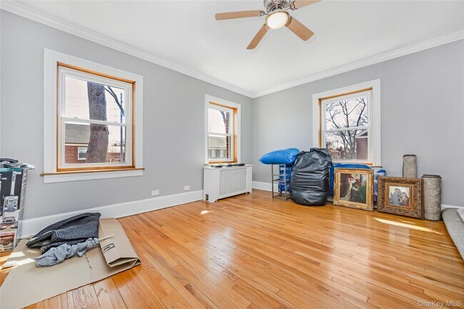 Building Photo - 312 Ellington Ave E