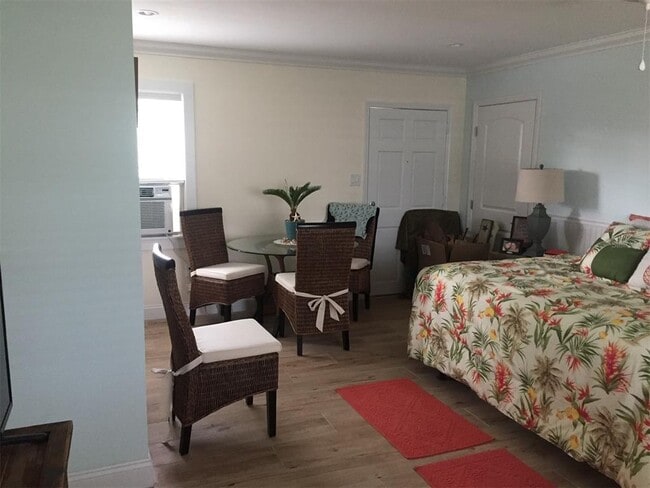 Building Photo - 7555 Magnolia Ave